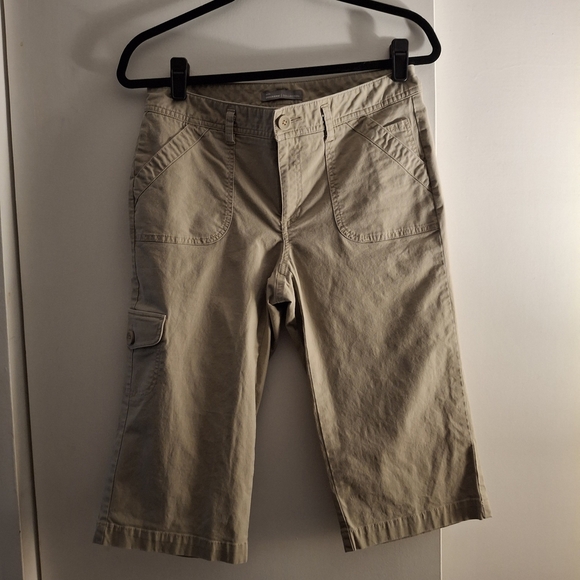 Dockers Wome's Khaki Capri Cargo Pants - Picture 1 of 9